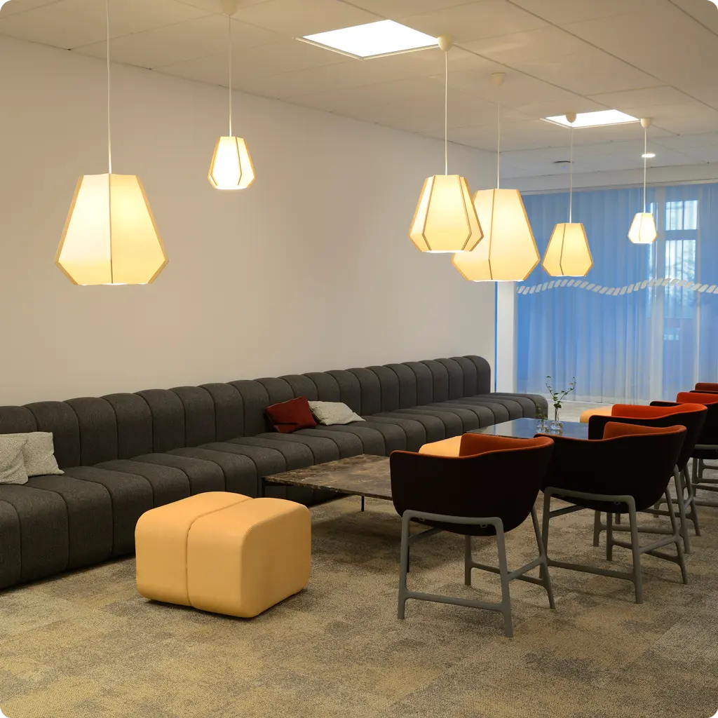 GettyImages-1252395937 A room with many chairs and tables in it